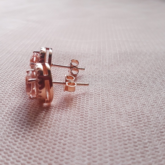 *NEW  Rose Gold diamond stud earings - Picture 4 of 6